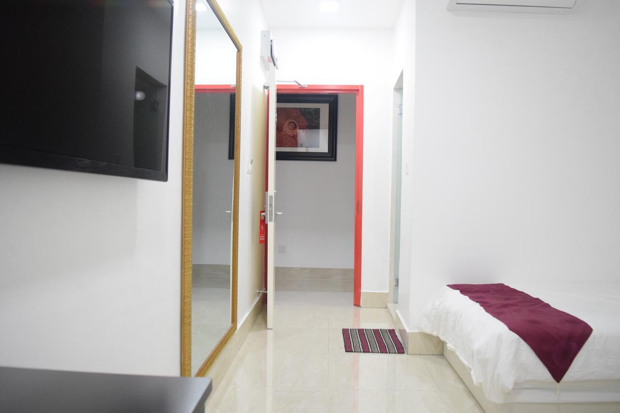S Rose Hotel Sepang Bagian luar foto